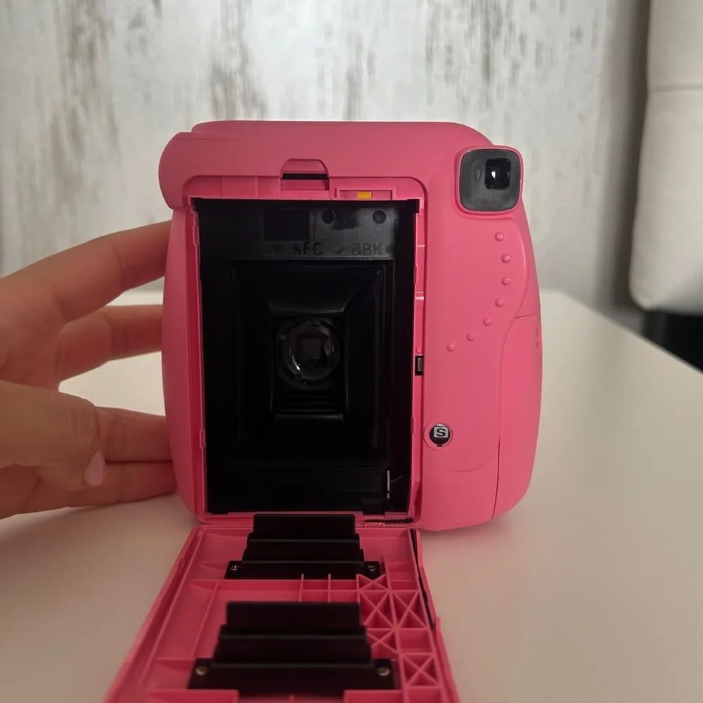 Fujifilm Instax Mini 9 in Vibrant Pink